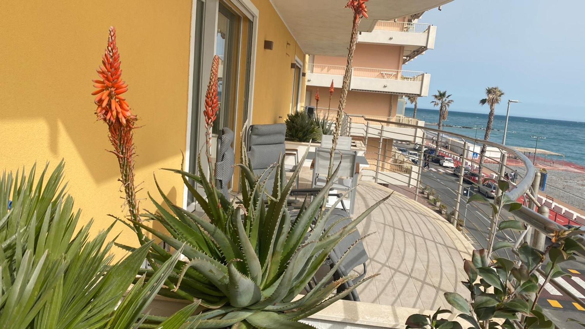 Mare Blu Apartment Ventimiglia Exterior photo